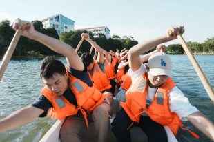 西霞湖與“嘉庚號(hào)”龍舟